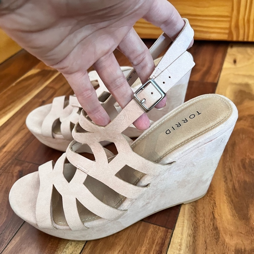 Torrid 11 Wide Blush Pink Platform Wedge Shoes Ankle Strap Office Wedding Casual - Picture 2 of 8